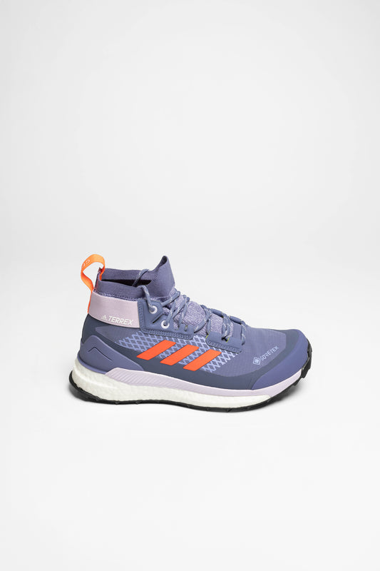 Seitenansicht Terrex Free Hiker G Damen (Blau/Rot)